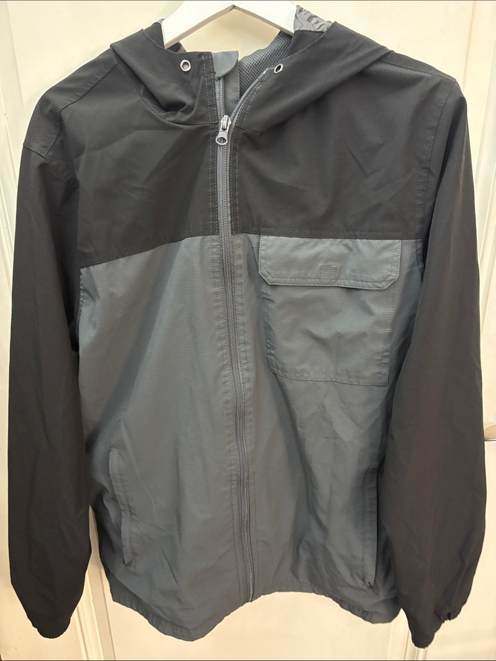 Men's Two-Tone Hooded Windbreaker Jacket - Black & Gray